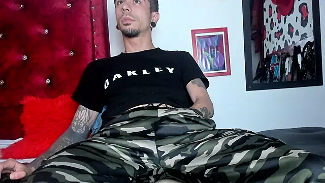 Aaron BigDickxxx online show from 03-18-25, 08:06