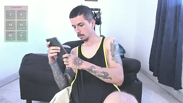 Snapshot of Aaron_BigDickxxx chatting on 05-24-26, 03:45 Aaron BigDickxxx online show from 05-24-26, 03:45