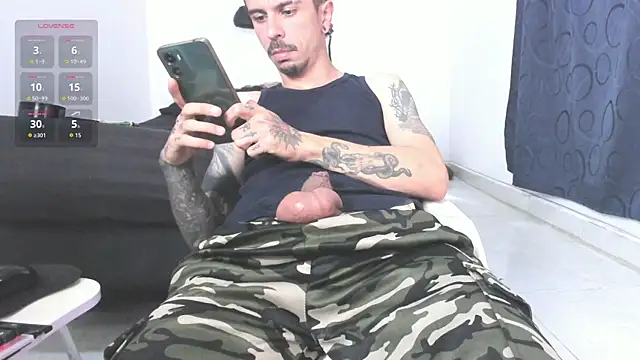 Snapshot of Aaron_BigDickxxx chatting on 05-22-26, 06:50 Aaron BigDickxxx online show from 05-22-26, 06:50