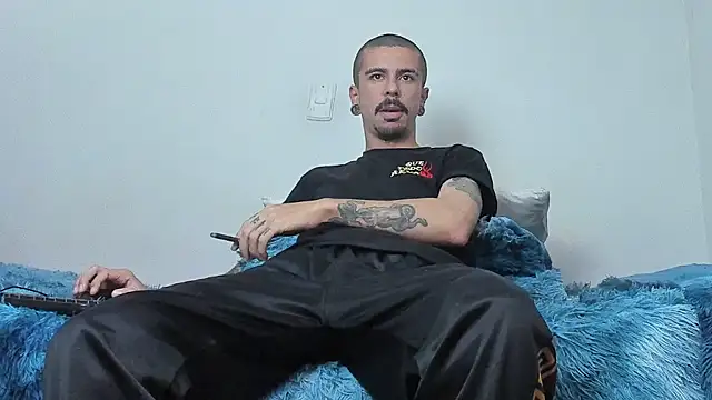 Aaron BigDickxxx online show from 10-21-25, 06:57