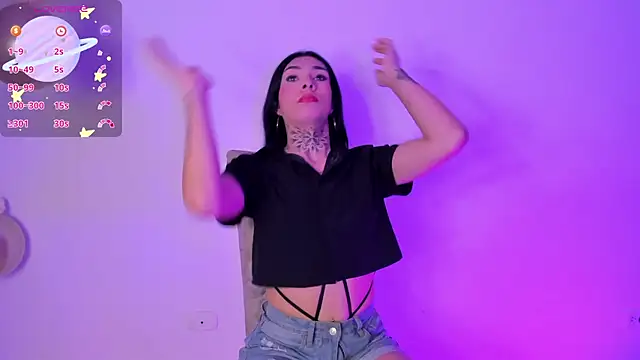 Snapshot of Camila_Coxx chatting on 06-18-26, 06:12 Camila Coxx online show from 06-18-26, 06:12