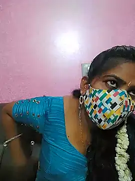 Snapshot of melina214 chatting on 06-10-26, 05:14 melina214 online show from 06-10-26, 05:14