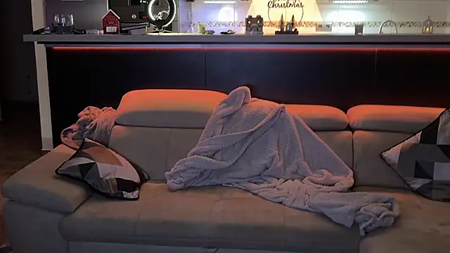 Snapshot of Missy_baby chatting on 12-14-25, 08:14 Missy baby online show from 12-14-25, 08:14