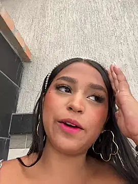 Snapshot of Juli_Walker chatting on 12-11-24, 02:44 Juli Walker online show from 12-11-24, 02:44