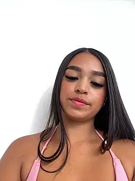 Snapshot of Juli_Walker chatting on 12-14-24, 02:21 Juli Walker online show from 12-14-24, 02:21