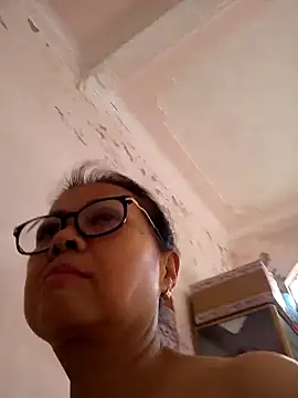 Hotestlove online show from 12-21-25, 01:19