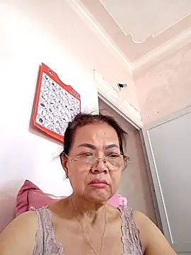 Snapshot of Hotestlove chatting on 09-27-25, 02:18 Hotestlove online show from 09-27-25, 02:18