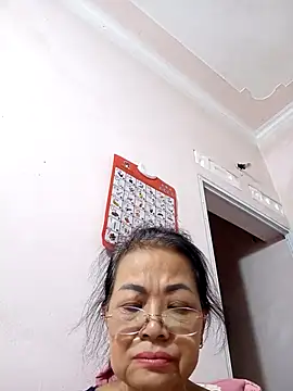 Snapshot of Hotestlove chatting on 10-15-25, 10:34 Hotestlove online show from 10-15-25, 10:34