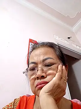 Snapshot of Hotestlove chatting on 10-21-25, 11:37 Hotestlove online show from 10-21-25, 11:37