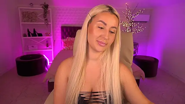 Snapshot of LiaBrazzerr chatting on 05-23-26, 02:05 LiaBrazzerr online show from 05-23-26, 02:05