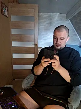 Snapshot of Foxyshaved chatting on 04-19-26, 06:25 Foxyshaved online show from 04-19-26, 06:25