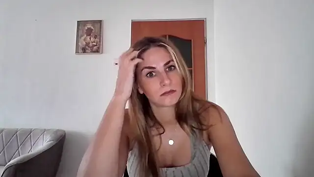 Snapshot of DagmarieFlirt chatting on 02-06-25, 10:36 DagmarieFlirt online show from 02-06-25, 10:36