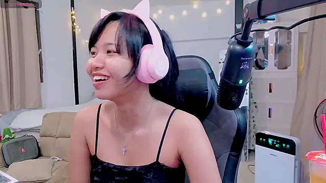 Snapshot of Kana_G chatting on 02-20-25, 02:02 Kana G online show from 02-20-25, 02:02