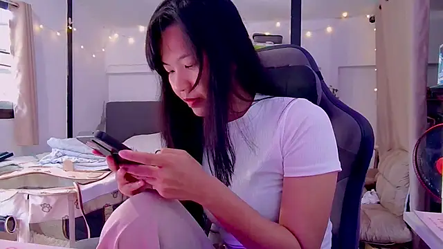 Snapshot of Kana_G chatting on 03-05-25, 07:16 Kana G online show from 03-05-25, 07:16