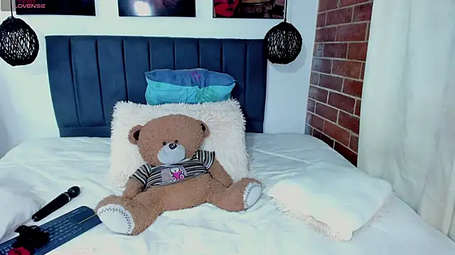 kyliejenner hot online show from 04-07-26, 04:03