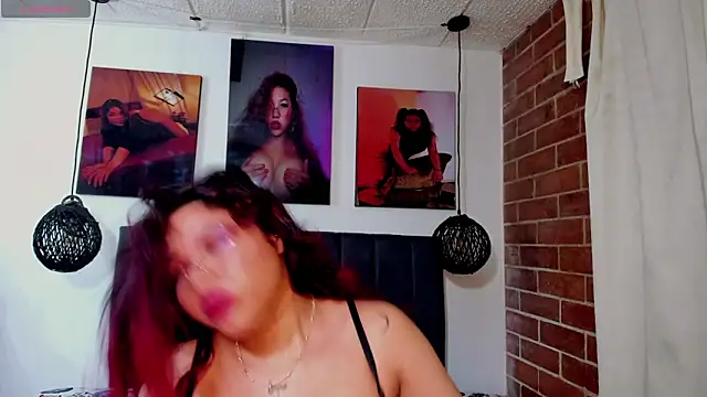 kyliejenner hot online show from 11-02-25, 01:32