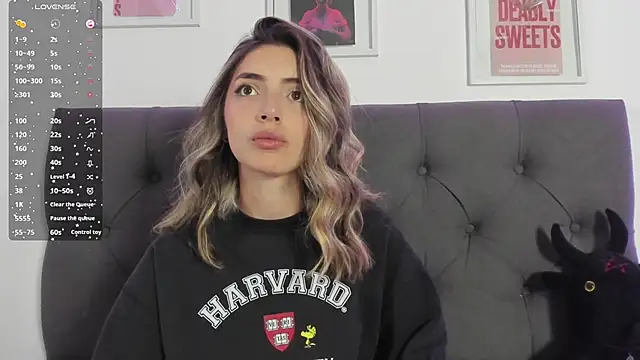 Snapshot of IsadoraGalle_ chatting on 02-13-26, 04:07 IsadoraGalle online show from 02-13-26, 04:07