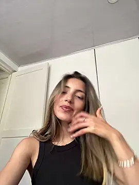Snapshot of IsadoraGalle_ chatting on 04-24-26, 07:49 IsadoraGalle online show from 04-24-26, 07:49