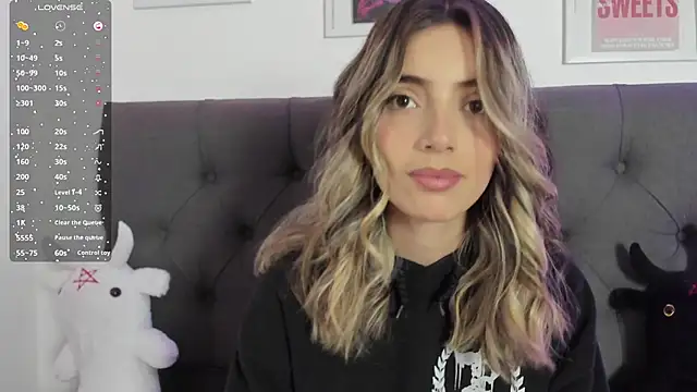 Snapshot of IsadoraGalle_ chatting on 02-24-26, 02:18 IsadoraGalle online show from 02-24-26, 02:18