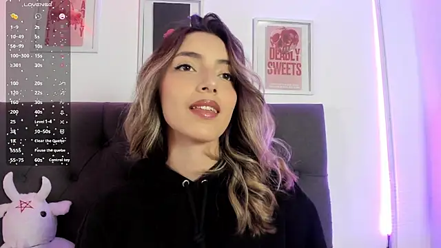 Snapshot of IsadoraGalle_ chatting on 04-21-26, 03:07 IsadoraGalle online show from 04-21-26, 03:07