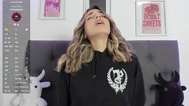 Snapshot of IsadoraGalle_ chatting on 02-22-26, 09:49 IsadoraGalle online show from 02-22-26, 09:49