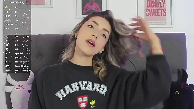 Snapshot of IsadoraGalle_ chatting on 02-25-26, 02:06 IsadoraGalle online show from 02-25-26, 02:06