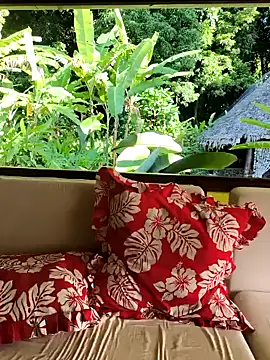 Snapshot of emma4xxx chatting on 02-05-25, 06:37 emma4xxx online show from 02-05-25, 06:37