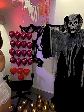 emma4xxx online show from 10-31-25, 08:27