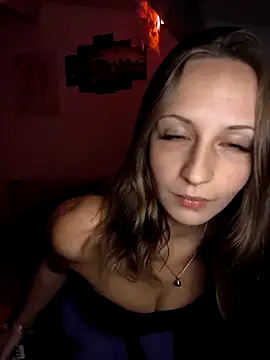 Snapshot of emma4xxx chatting on 10-19-25, 07:16 emma4xxx online show from 10-19-25, 07:16