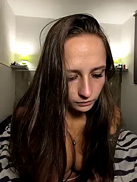 Snapshot of emma4xxx chatting on 03-22-25, 08:04 emma4xxx online show from 03-22-25, 08:04