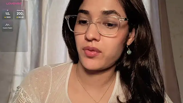 Snapshot of CuteeRose chatting on 10-24-25, 01:32 CuteeRose online show from 10-24-25, 01:32