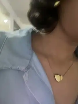 Snapshot of CuteeRose chatting on 01-15-25, 09:20 CuteeRose online show from 01-15-25, 09:20