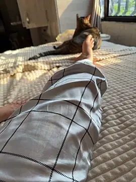 Snapshot of CuteeRose chatting on 10-21-25, 11:53 CuteeRose online show from 10-21-25, 11:53