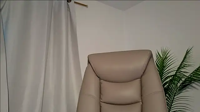 Snapshot of CuteeRose chatting on 05-11-26, 06:49 CuteeRose online show from 05-11-26, 06:49