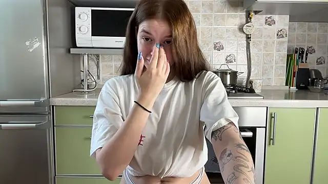 Snapshot of mia___mi chatting on 02-25-25, 11:32 mia mi online show from 02-25-25, 11:32