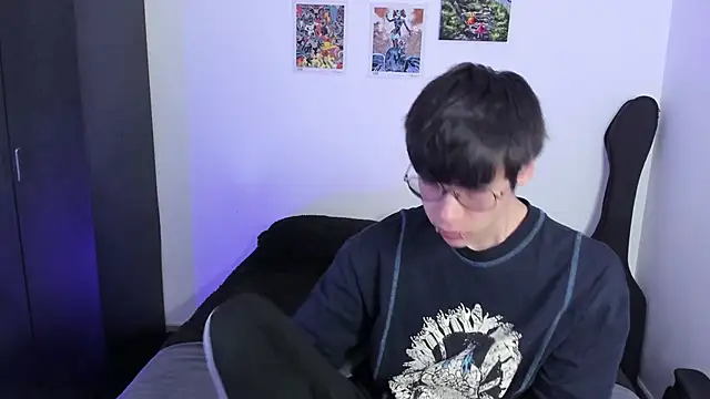 Aventure Twinks online show from 10-15-25, 06:49