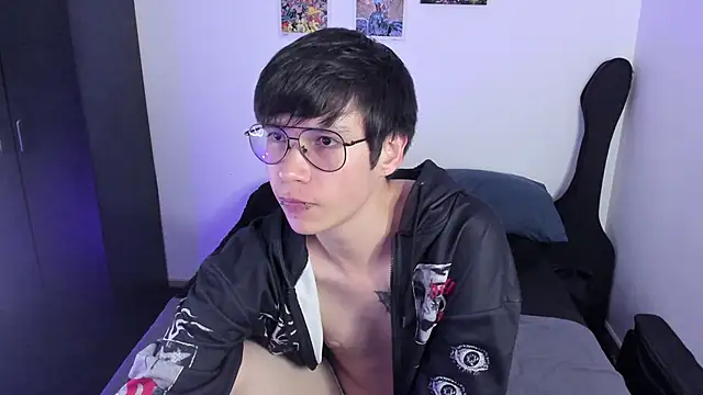 Aventure Twinks online show from 10-22-25, 03:28