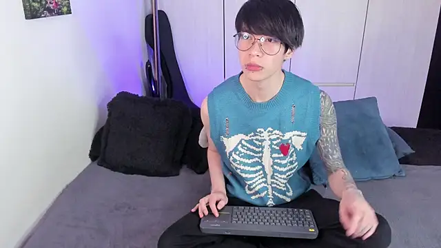 Aventure Twinks online show from 01-08-25, 07:34