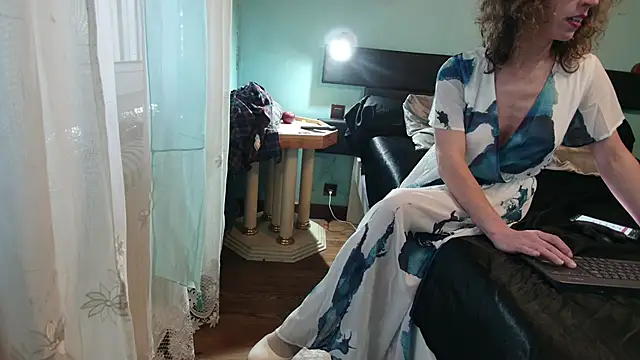 Prxscillia Tx online show from 10-28-25, 04:17