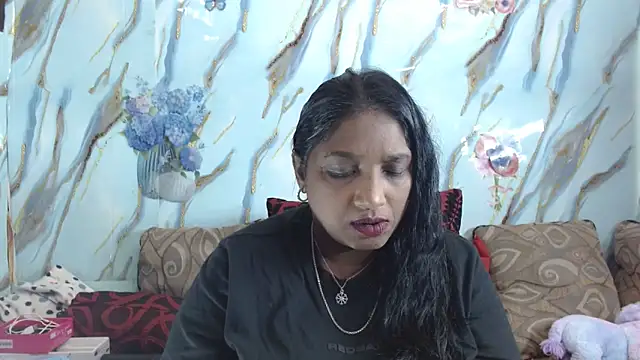 Snapshot of Indian_tracy chatting on 06-20-26, 08:19 Indian tracy online show from 06-20-26, 08:19