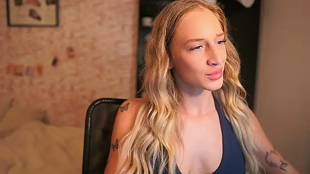 Nicolette  Shea  online show from 11-14-25, 08:51