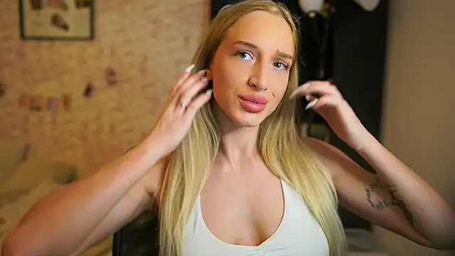 Nicolette  Shea  online show from 11-15-25, 08:29