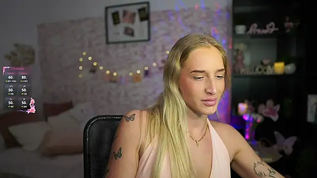 Snapshot of Nicolette__Shea_ chatting on 03-07-25, 12:12 Nicolette Shea online show from 03-07-25, 12:12