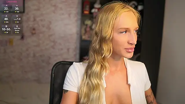 Snapshot of Nicolette__Shea_ chatting on 01-17-26, 10:30 Nicolette Shea online show from 01-17-26, 10:30
