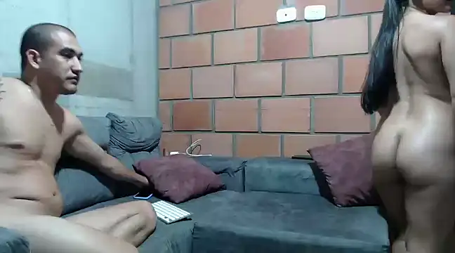 Snapshot of tom_and_lazzie chatting on 02-13-25, 05:26 tom and lazzie online show from 02-13-25, 05:26