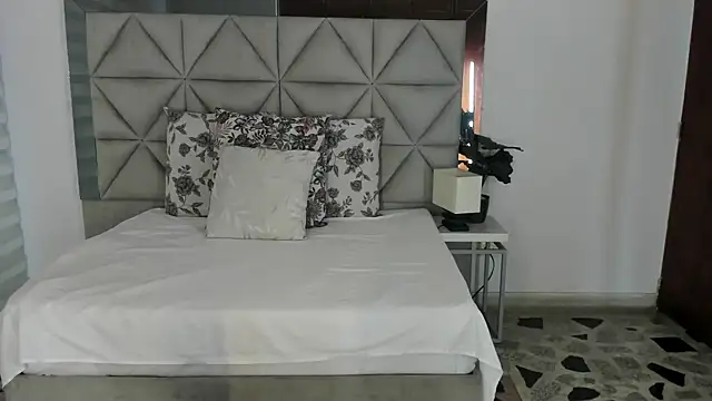 nina pons online show from 10-22-25, 08:19