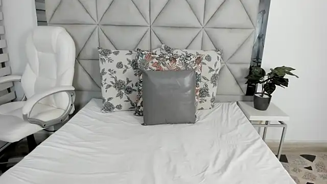 Snapshot of nina_pons chatting on 03-22-25, 11:31 nina pons online show from 03-22-25, 11:31
