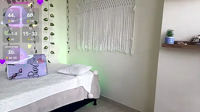 Snapshot of reaLISStic chatting on 09-14-25, 04:29 reaLISStic online show from 09-14-25, 04:29