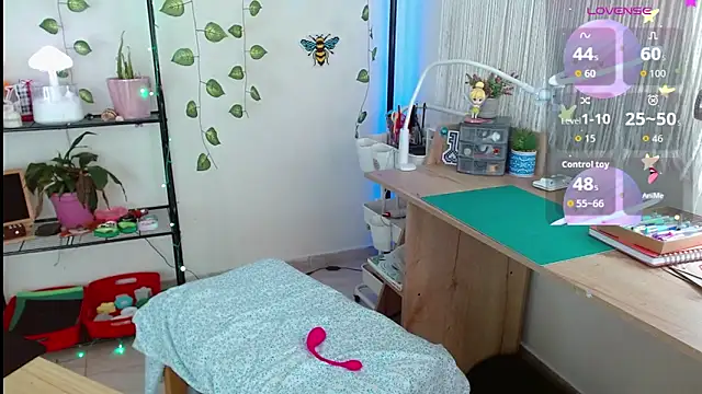 Snapshot of reaLISStic chatting on 11-29-25, 04:51 reaLISStic online show from 11-29-25, 04:51