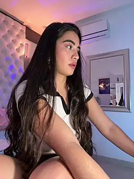 Snapshot of ZarahEvans chatting on 12-10-24, 10:47 ZarahEvans online show from 12-10-24, 10:47